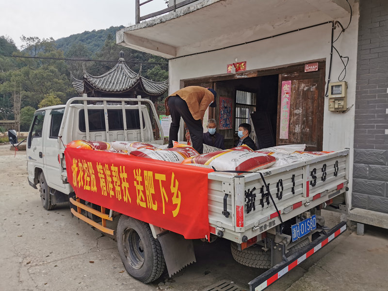 春耕幫扶到基層 浙農(nóng)為結對幫扶村送去一車農(nóng)資產(chǎn)品