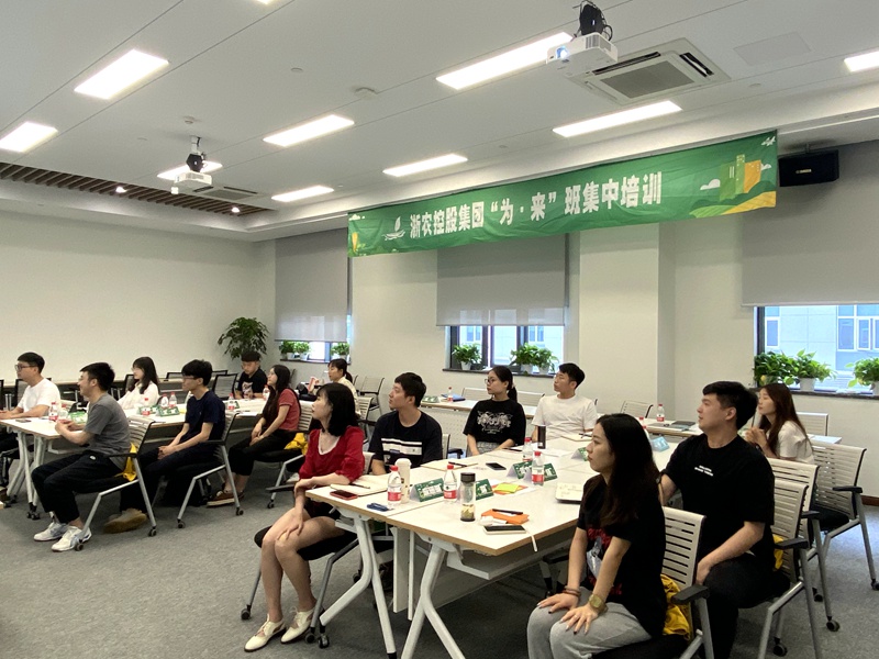 汲取前輩經(jīng)驗 加快身份轉變——“為·來”班開展第四次集中學習