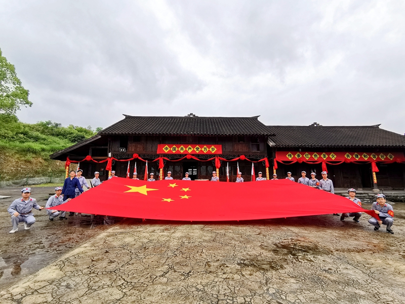 集團(tuán)第一、第三支部聯(lián)合開展“訪故居 學(xué)黨史 踏征程”主題黨日活動(dòng)
