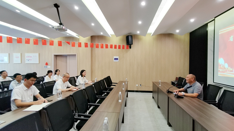 省黨代表、“早上好”書記陳重良為支部黨員上黨課_副本.jpg